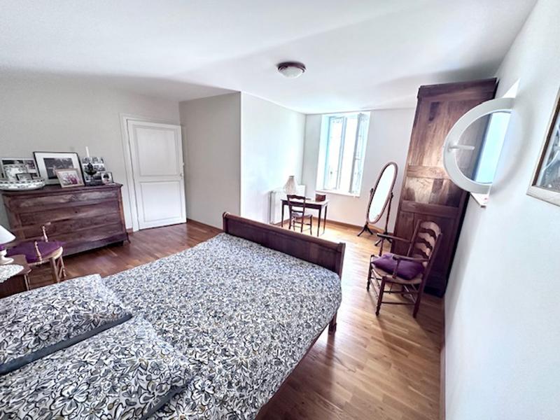 Maison - 180 m² - 8 pièces