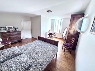 Maison - 180 m² - 8 pièces