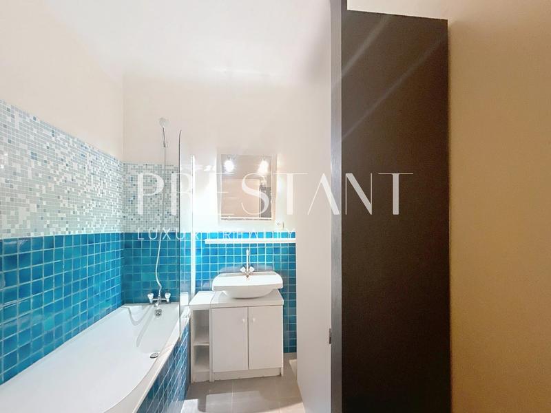 Appartement - 84 m² - 2 pièces