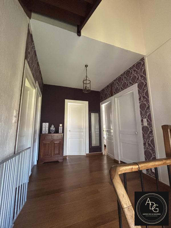 Maison - 221 m² - 9 pièces