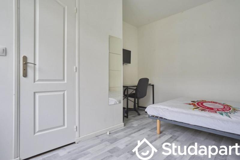 Chambre - 14 m² - 1 pièce