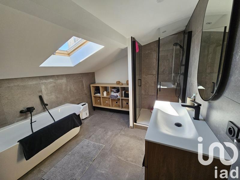 Maison - 180 m² - 10 pièces