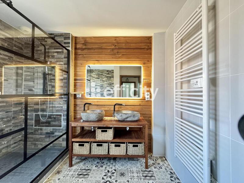 Maison - 248 m² - 7 pièces