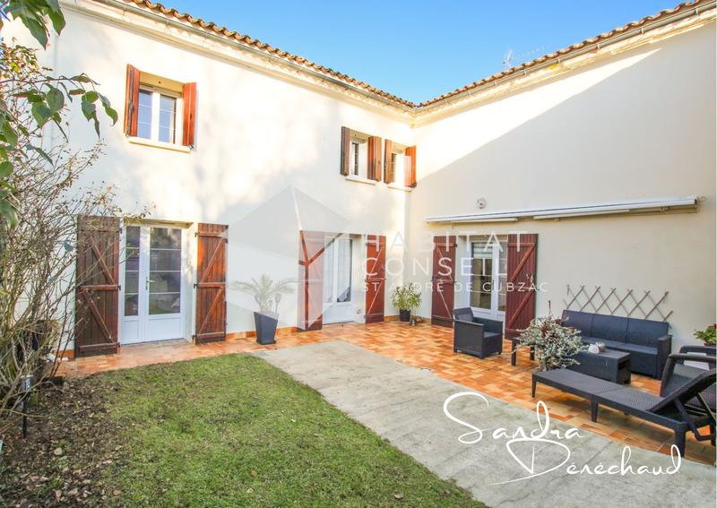 Maison - 228 m² - 9 pièces
