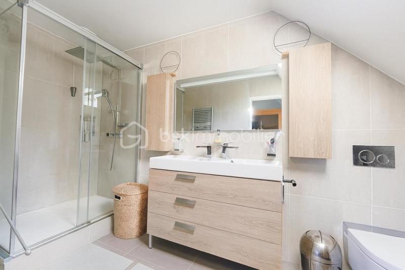 Maison - 185 m² - 7 pièces