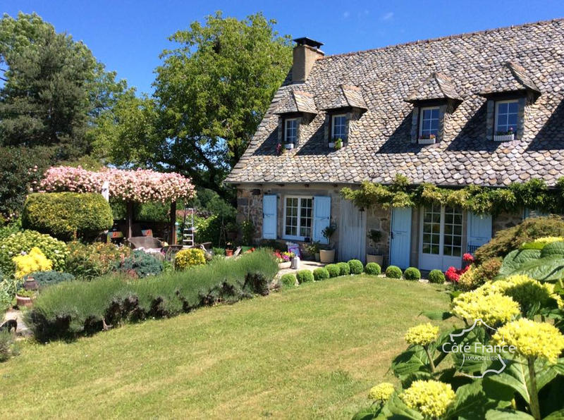 Propriété - 265 m² - 11 pièces