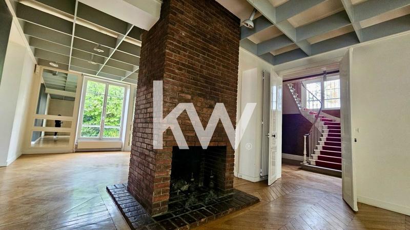 Maison - 320 m² - 11 pièces