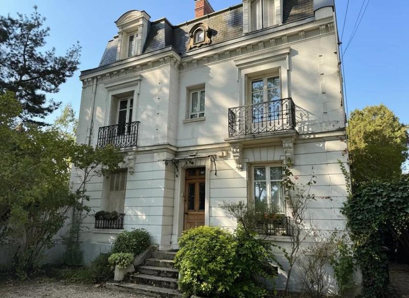 Maison - 220 m² - 11 pièces