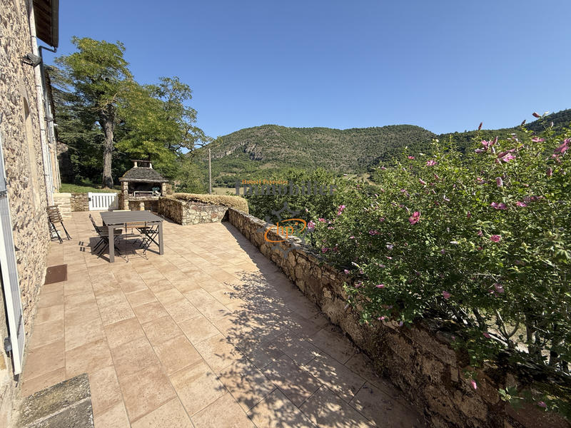 Propriété - 490 m² - 15 pièces