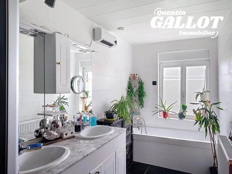 Maison - 192 m² - 11 pièces