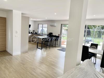 Maison - 233 m² - 7 pièces