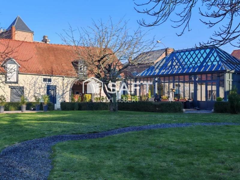 Maison - 303 m² - 16 pièces