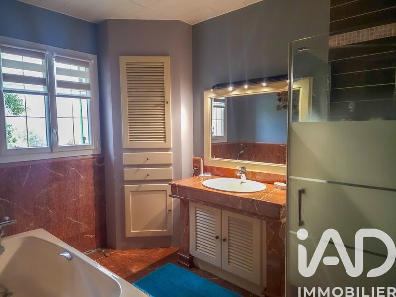 Maison - 180 m² - 8 pièces