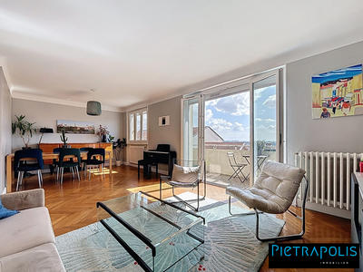 Appartement - 90 m² - 4 pièces