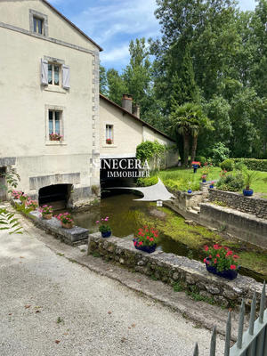 Propriété - 220 m² - 8 pièces