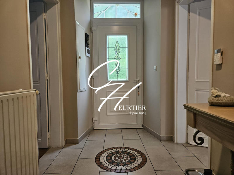 Maison - 224 m² - 9 pièces