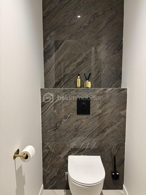 Maison - 243 m² - 7 pièces