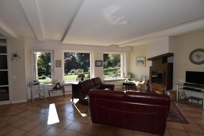 Maison - 241 m² - 9 pièces