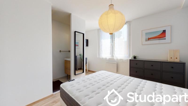 Chambre - 11 m² - 1 pièce