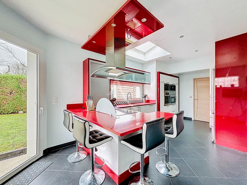 Maison - 214 m² - 6 pièces