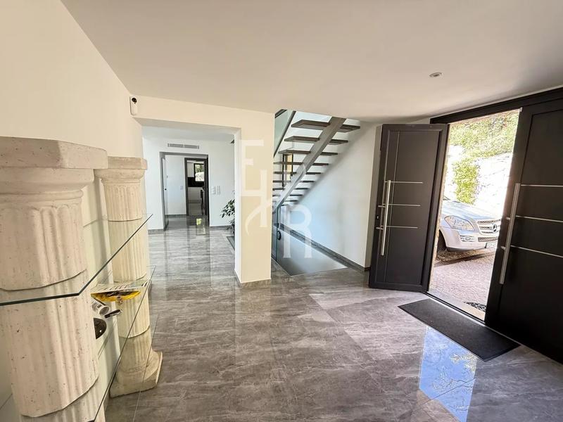 Maison - 389 m² - 8 pièces