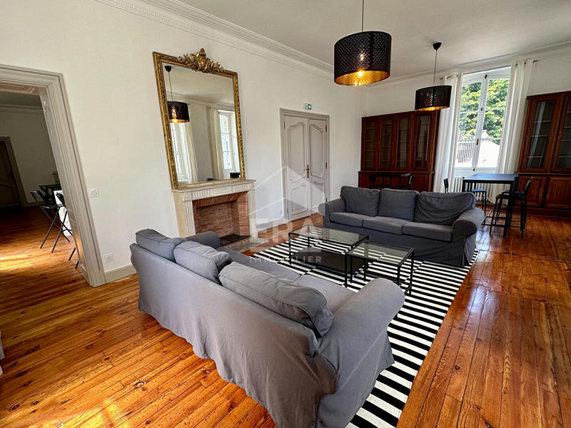 Maison - 338 m² - 14 pièces