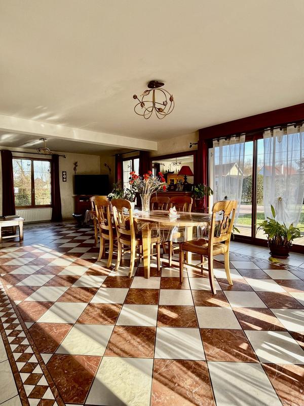 Maison traditionnelle - 274 m² - 8 pièces