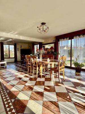 Maison traditionnelle - 274 m² - 8 pièces