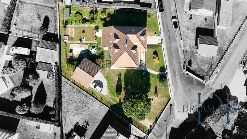 Maison - 263 m² - 7 pièces