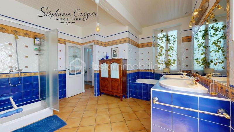 Demeure - 295 m² - 7 pièces