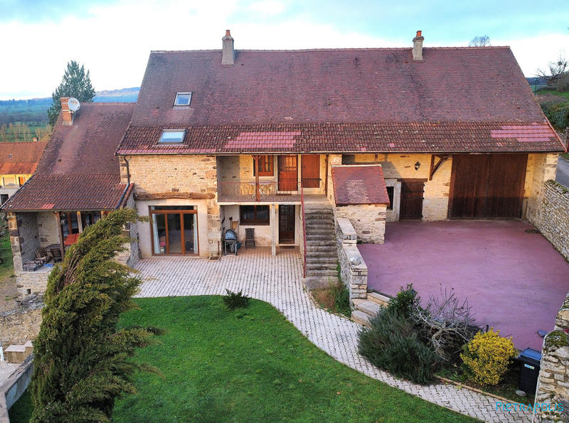 Maison ancienne - 213 m² - 8 pièces