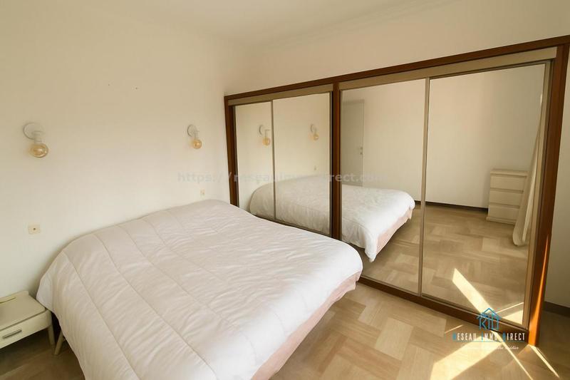 Maison traditionnelle - 254 m² - 11 pièces