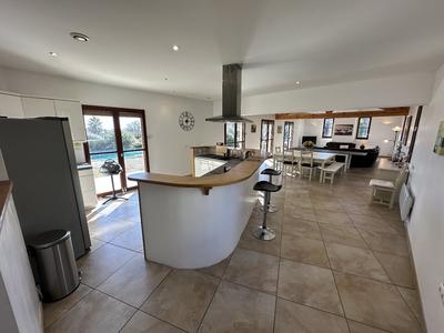 Villa - 245 m² - 8 pièces