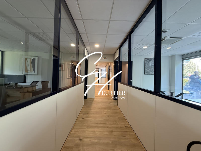 Local commercial - 334 m² - 14 pièces