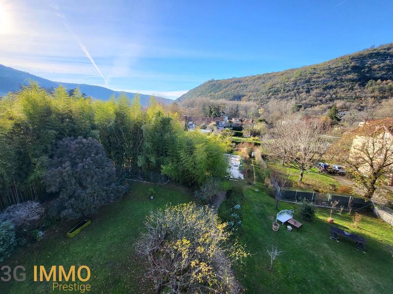 Maison - 225 m² - 10 pièces