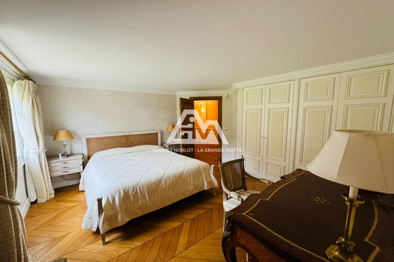 Maison de maîtres - 650 m² - 14 pièces