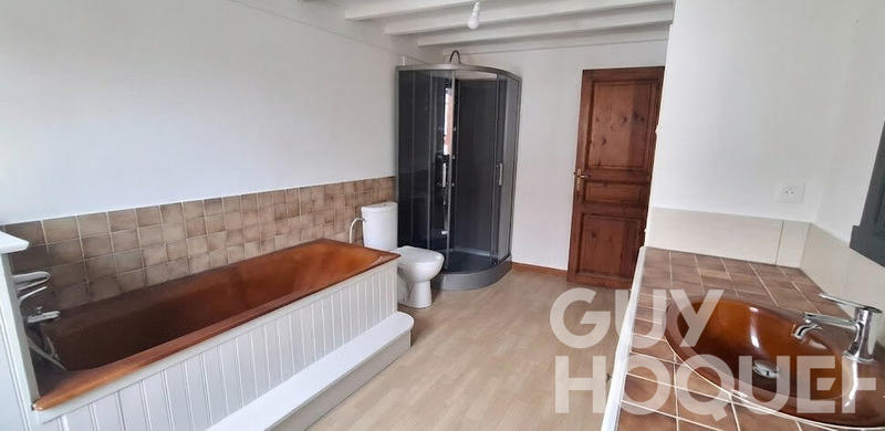 Maison - 180 m² - 9 pièces