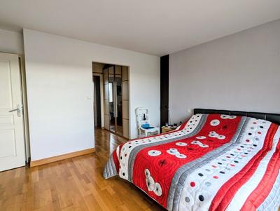 Maison - 330 m² - 11 pièces