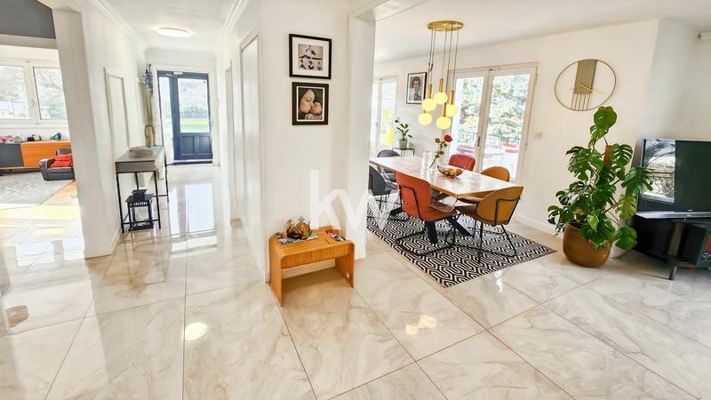 Maison - 225 m² - 5 pièces