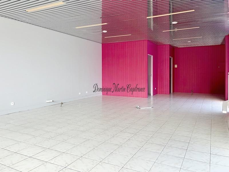 Local commercial - 67 m² - 2 pièces