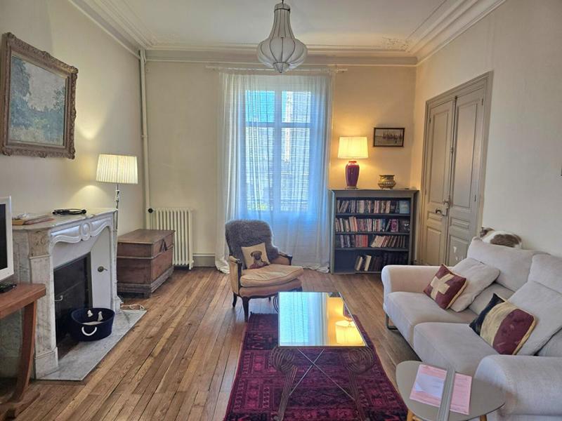 Maison - 244 m² - 8 pièces