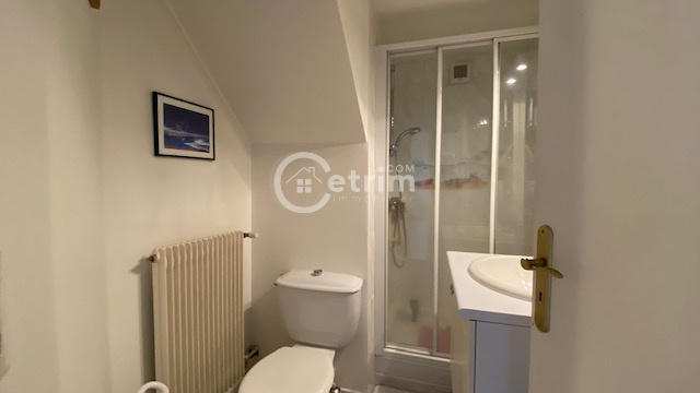 Maison - 230 m² - 8 pièces
