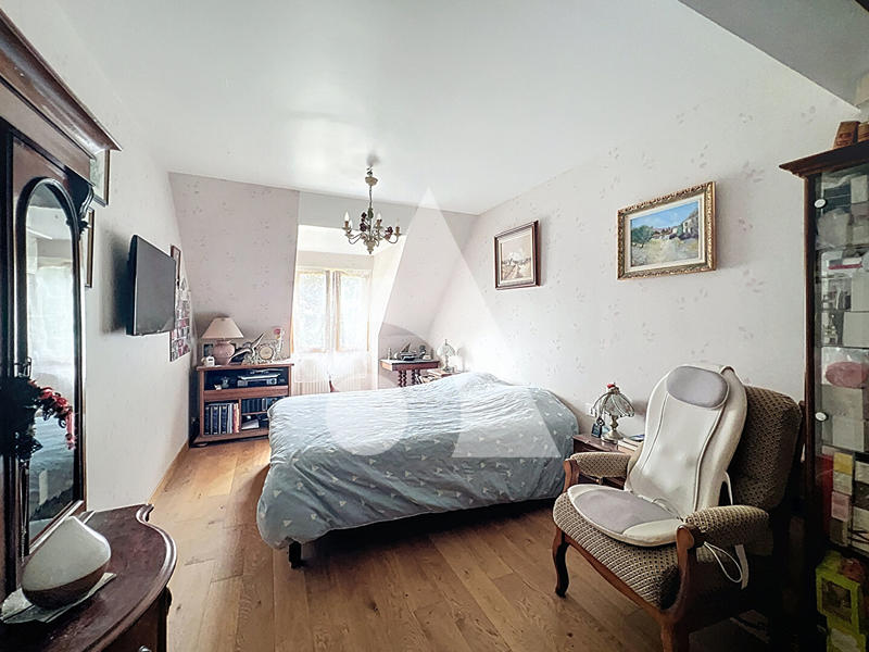 Maison - 185 m² - 8 pièces