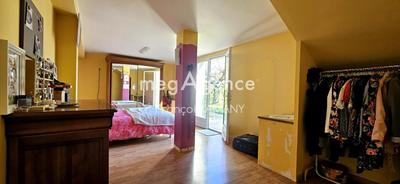 Maison traditionnelle - 240 m² - 7 pièces