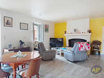 Maison - 220 m² - 7 pièces