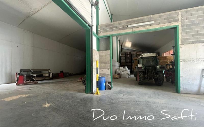 Local commercial - 2 200 m² - 6 pièces