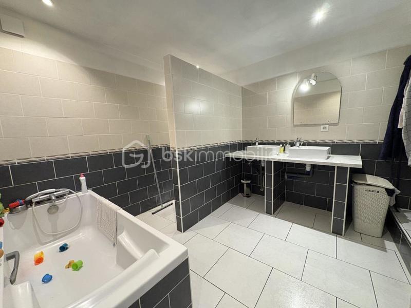 Maison - 160 m² - 8 pièces