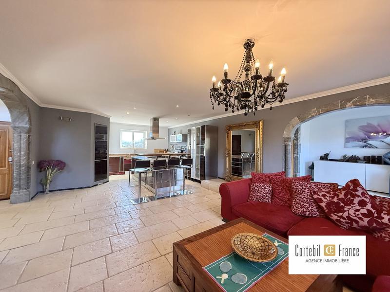 Maison - 512 m² - 11 pièces