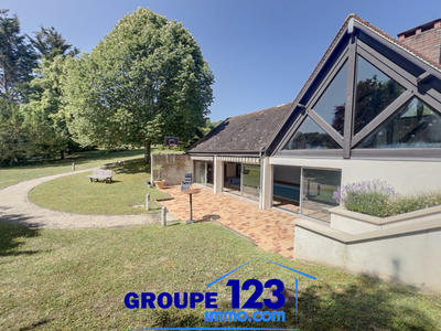 Maison - 373 m² - 8 pièces