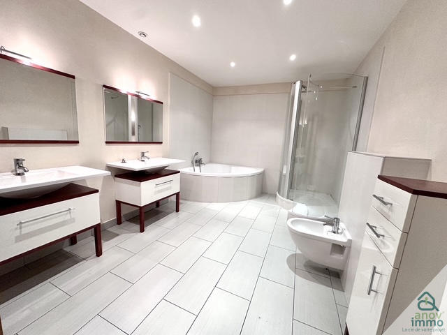 Propriété - 337 m² - 5 pièces